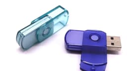 plastic rotate usb flash drive